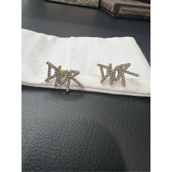 ⚡CLOSET CLEAR-OUT: PRICE DROP⚡ Dior gold tone earrings - Picture 1 of 7